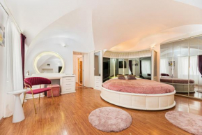 Round Bed Studio